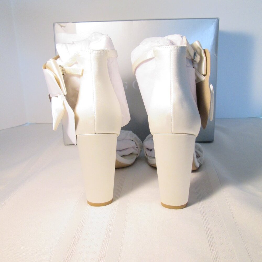 Oleg Cassini Ankle Bow Crystal Strap Heeled Melania Sandals Sz 9 NWT - Picture 10 of 12